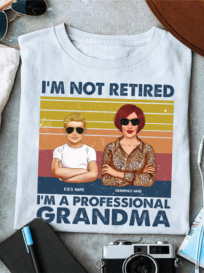 89Customized I’m not retired I’m a professional Grandma Tshirt